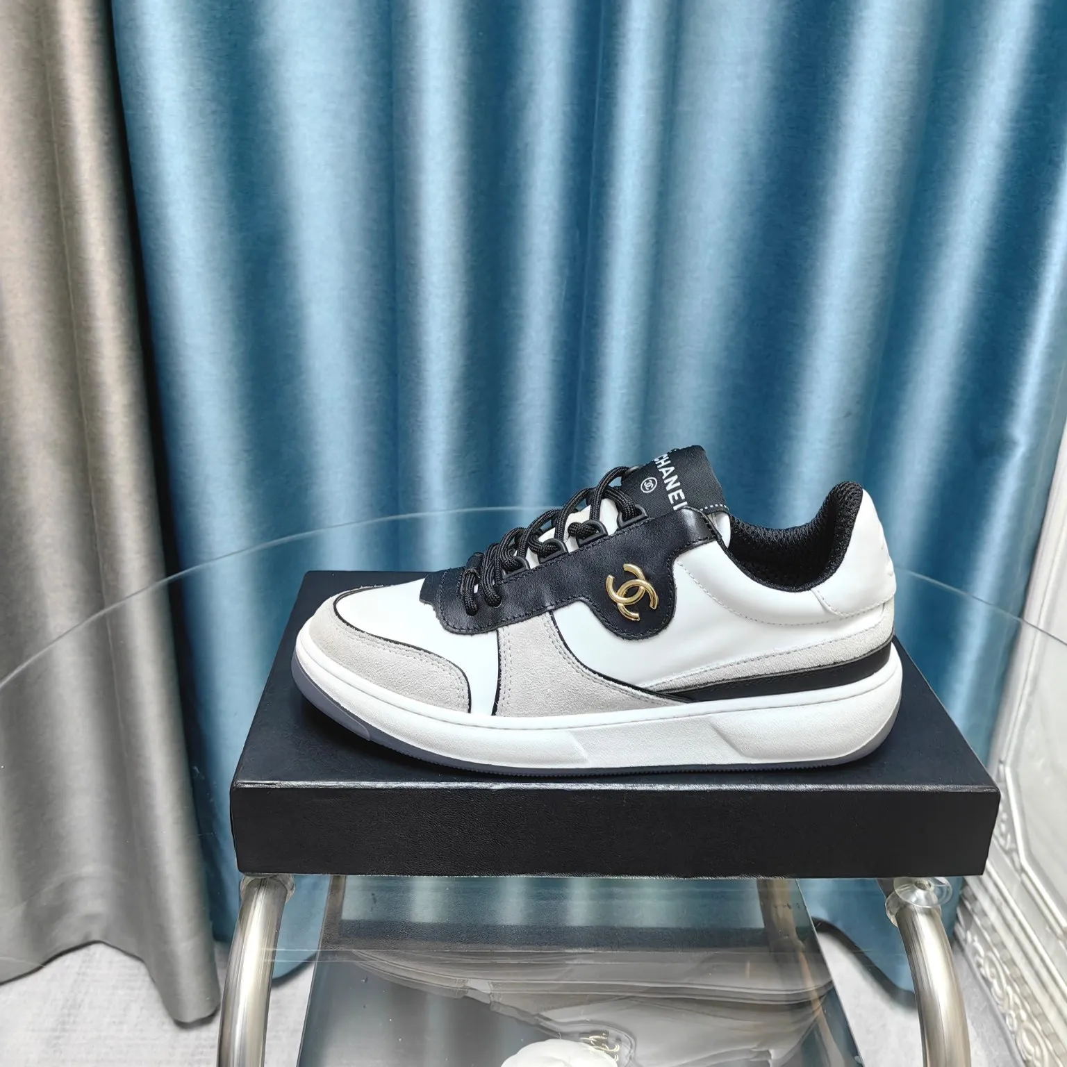 👟👟Ex-factory price 540👟👟 Men's size +10 Chanel Chanel - 2023 counter top casual sports shoes This classic design; the upper is electro-embroidered with a variety of techniques; the outsole is fashionable and sporty; it is unusual to incorporate a variety of color matching elements... The diversified mix and match is very beautiful and versatile, casual, fashionable, sports and outdoor can be taken into account. The counter boutique package is full set for women 35-40 and men 39-45 (Customized size 44.45)